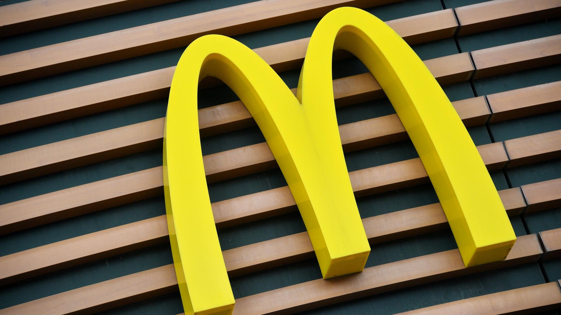 Логотип McDonald's Логотип McDonald's - РИА Новости, 1920, 19.05.2022