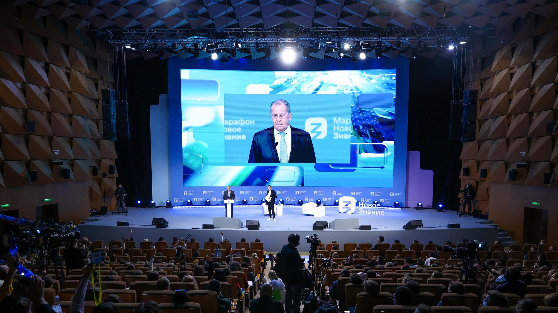 Министр иностранных дел РФ Сергей Лавров во время открытого урока на тему: Актуальные уроки международных отношений в рамках трехдневного просветительского марафона общества Новое Знание в Москве - РИА Новости, 1920, 22.05.2021