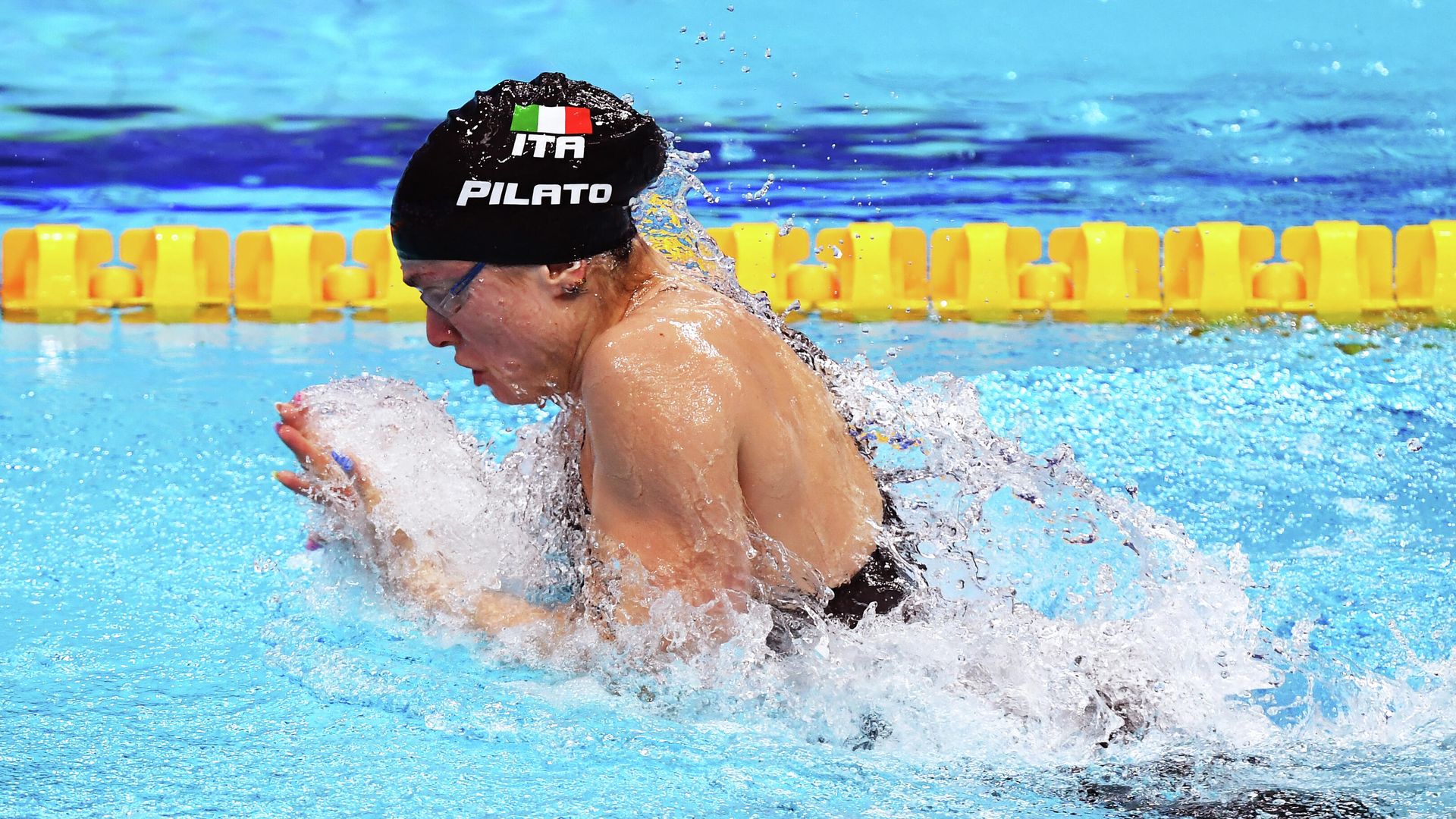 Italy's Benedetta Pilato competes in a heat for the Women’s 50m Breaststroke Swimming event during the LEN European Aquatics Championships at the Duna Arena in Budapest on May 22, 2021. (Photo by Attila KISBENEDEK / AFP) - РИА Новости, 1920, 22.05.2021