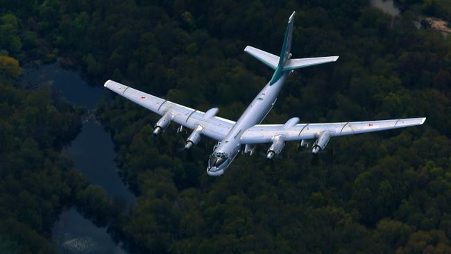 Стратегический бомбардировщик-ракетоносец Ту-95МС Стратегический бомбардировщик-ракетоносец Ту-95МС