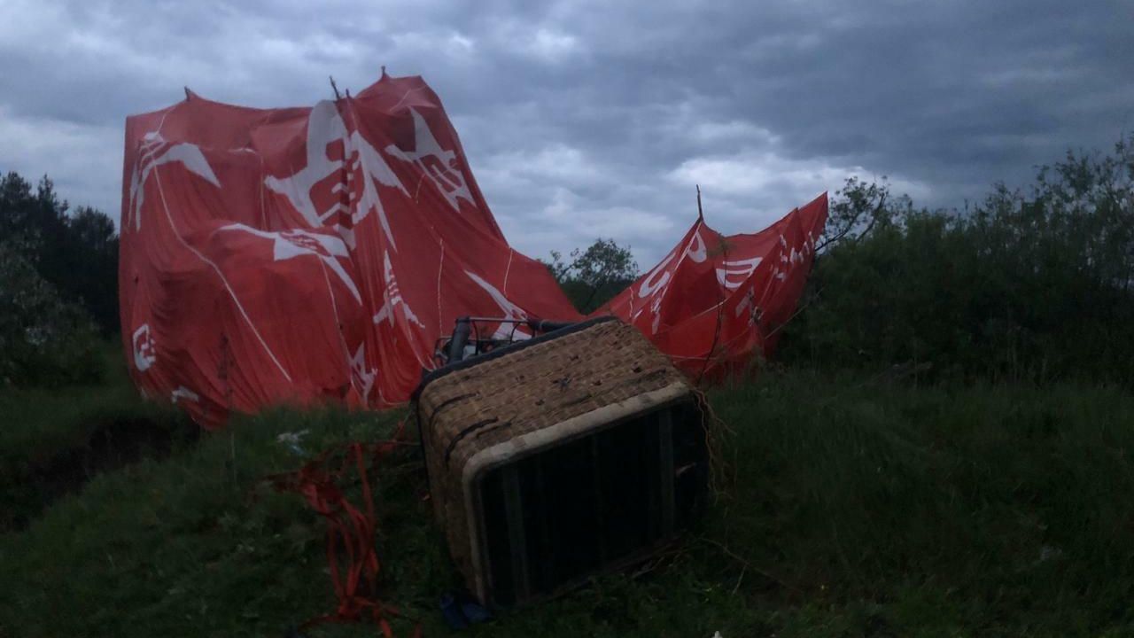 Крушение воздушного шара во время фестиваля воздушных шаров в Хмельницкой области Украины Крушение воздушного шара во время фестиваля воздушных шаров в Хмельницкой области Украины - РИА Новости, 1920, 23.05.2021