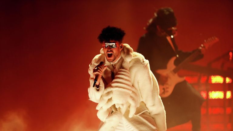 Рэпер Bad Bunny выступает на церемонии вручения премии Billboard Music Awards 2021 Рэпер Bad Bunny выступает на церемонии вручения премии Billboard Music Awards 2021
