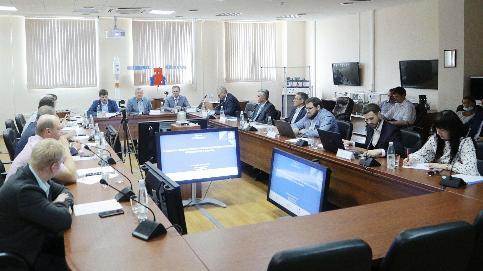 Визит делегации Роскосмоса в Самарский национальный исследовательский университет имени академика С.П. Королева Визит делегации Роскосмоса в Самарский национальный исследовательский университет имени академика С.П. Королева - РИА Новости, 1920, 24.05.2021