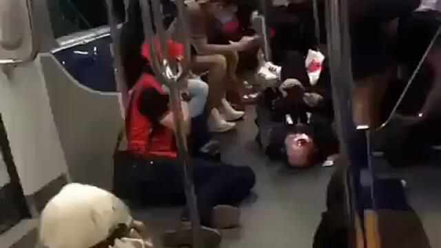 Кадры из попавшей в аварию электрички в в Куала-Лумпуре Кадры из попавшей в аварию электрички в в Куала-Лумпуре - РИА Новости, 1920, 24.05.2021