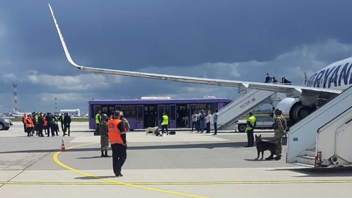 Самолет авиакомпании Ryanair в аэропорту Минска Самолет авиакомпании Ryanair в аэропорту Минска - РИА Новости, 1920, 25.05.2021