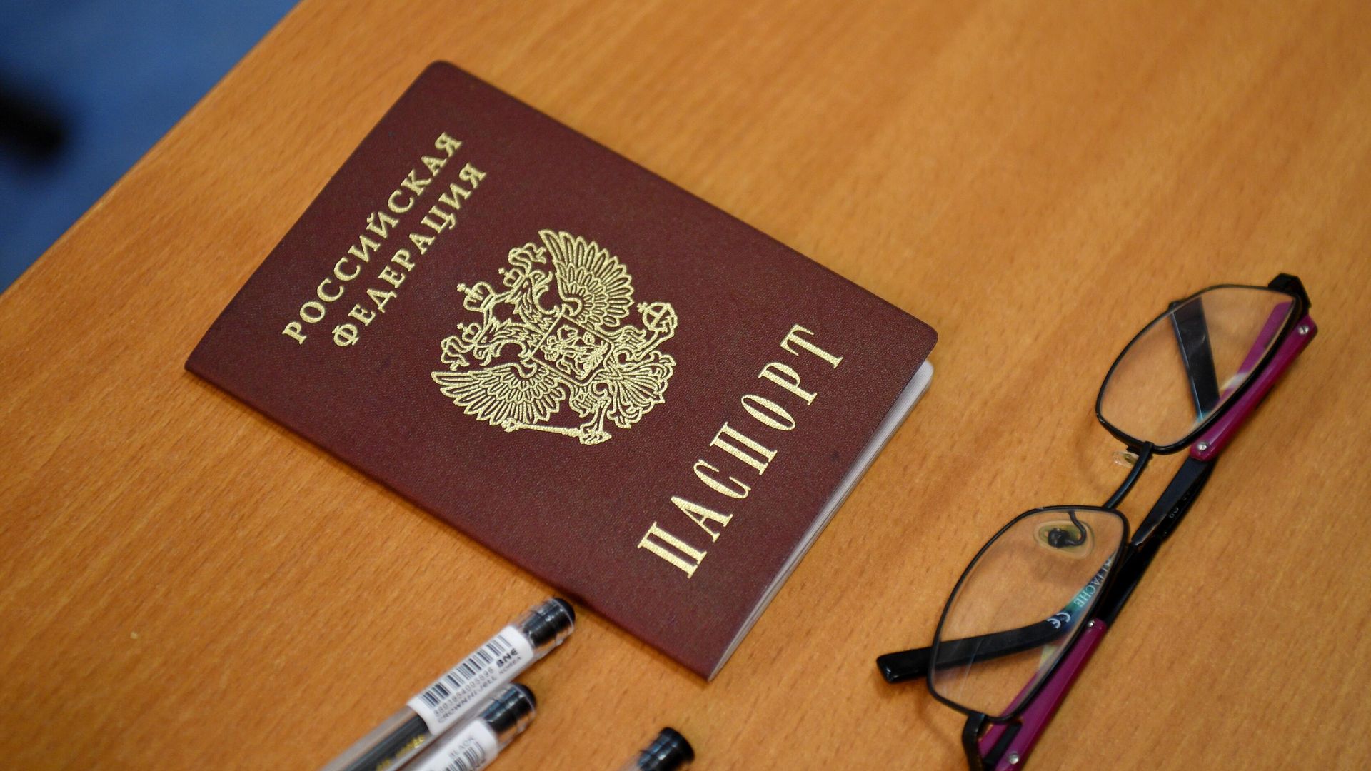 Паспорт ученика во время государственного выпускного экзамена Паспорт ученика во время государственного выпускного экзамена - РИА Новости, 1920, 07.11.2023