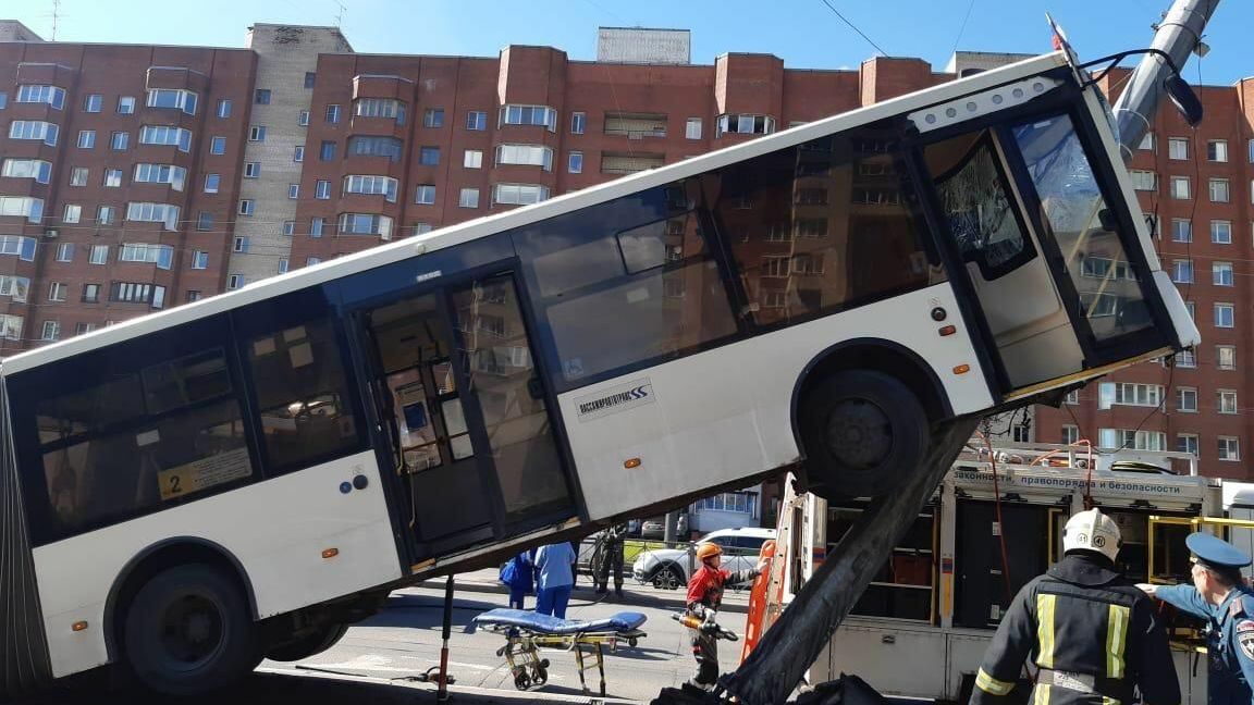 На месте ДТП с участием автобуса в Санкт-Петербурге На месте ДТП с участием автобуса в Санкт-Петербурге - РИА Новости, 1920, 27.05.2021