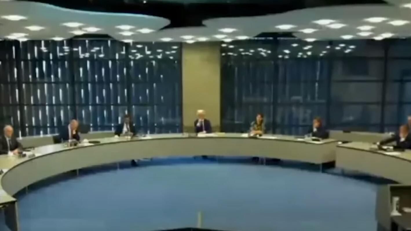 Скриншот видео розыгрыша пранкерами голландских парламентариев Скриншот видео розыгрыша пранкерами голландских парламентариев - РИА Новости, 1920, 27.05.2021