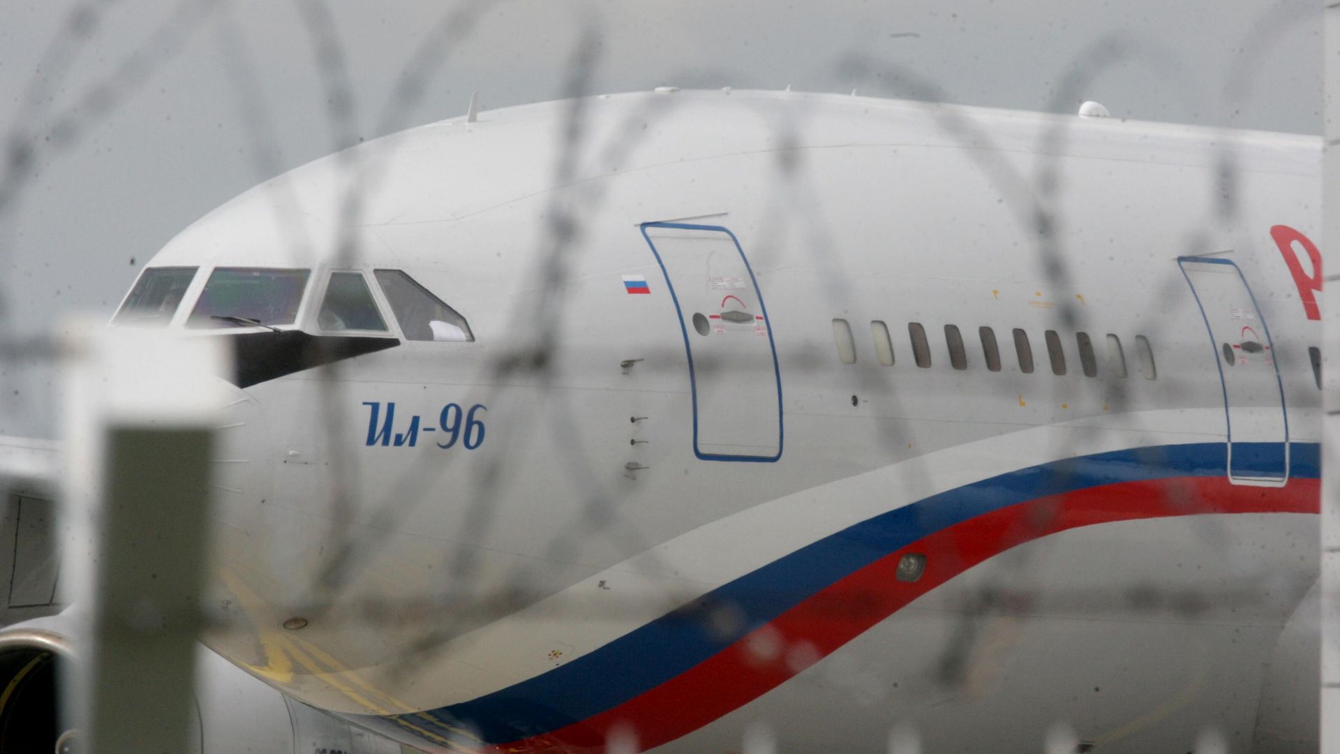 Самолет Ил-96 специального летного отряда Россия, прибывший за возвращающимися из Чехии в Россию дипломатами Самолет Ил-96 специального летного отряда Россия, прибывший за возвращающимися из Чехии в Россию дипломатами - РИА Новости, 1920, 06.08.2021