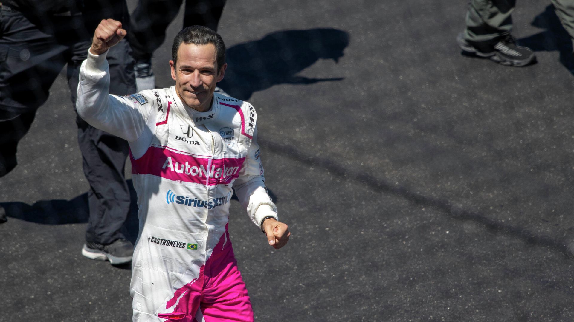 May 30, 2021; Indianapolis, Indiana, USA; Meyer Shank Racing driver Helio Castroneves (6) puts his fist toward the crowd after winning the 105th running of the Indianapolis 500 at Indianapolis Motor Speedway. Mandatory Credit: Marc Lebryk-USA TODAY Sports May 30, 2021; Indianapolis, Indiana, USA; Meyer Shank Racing driver Helio Castroneves (6) puts his fist toward the crowd after winning the 105th running of the Indianapolis 500 at Indianapolis Motor Speedway. Mandatory Credit: Marc Lebryk-USA TODAY Sports - РИА Новости, 1920, 30.05.2021