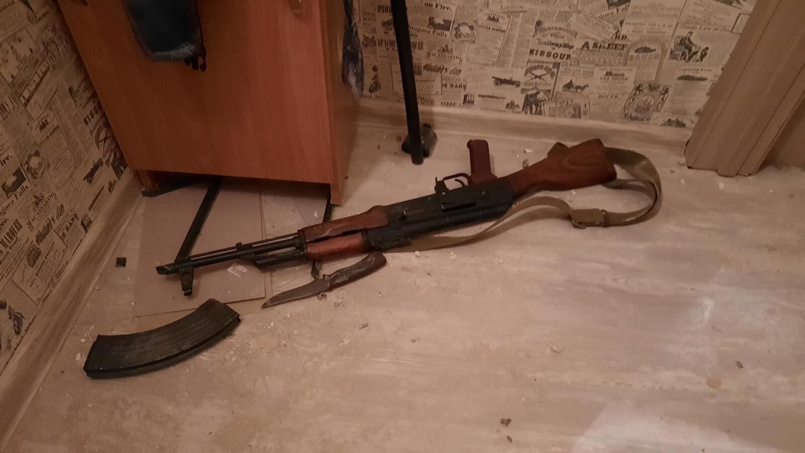 В Екатеринбурге мужчина, произвел выстрелы из охотничьего карабина по находившимся во дворе дома людям В Екатеринбурге мужчина, произвел выстрелы из охотничьего карабина по находившимся во дворе дома людям - РИА Новости, 1920, 31.05.2021