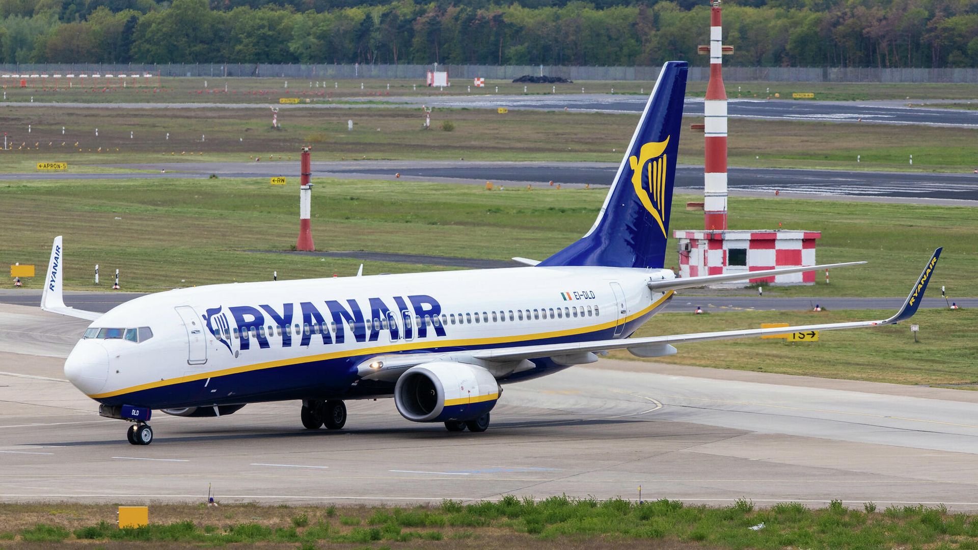 Самолет авиакомпании Ryanair в аэропорту Берлина, Германия Самолет авиакомпании Ryanair в аэропорту Берлина, Германия - РИА Новости, 1920, 07.07.2021