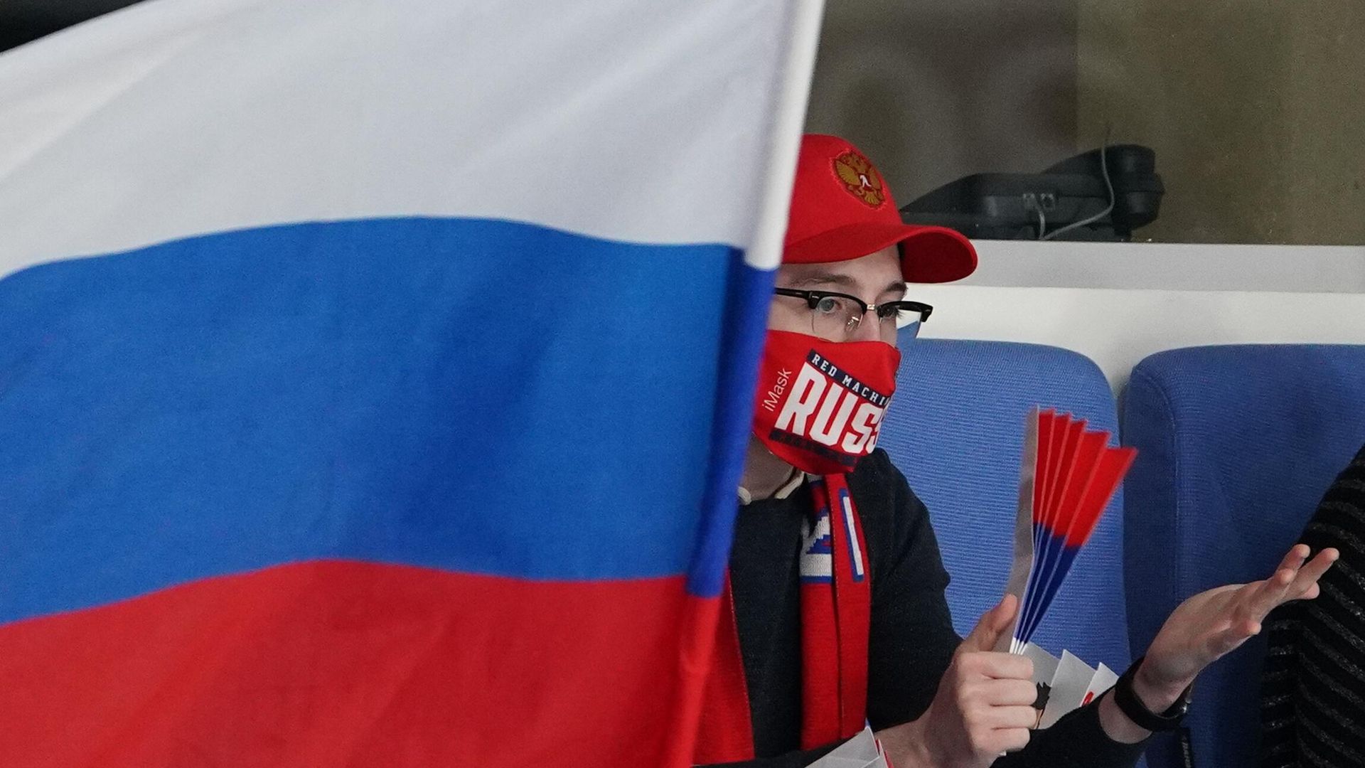 Болельщики сборной России во время матча второго этапа Еврохоккейтура 2020/21 Болельщики сборной России во время матча второго этапа Еврохоккейтура 2020/21 - РИА Новости, 1920, 26.11.2021