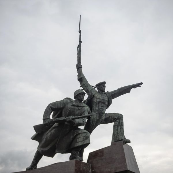 Монумент Солдат и Матрос на мысе Хрустальном в Севастополе, Монумент Солдат и Матрос на мысе Хрустальном в Севастополе,