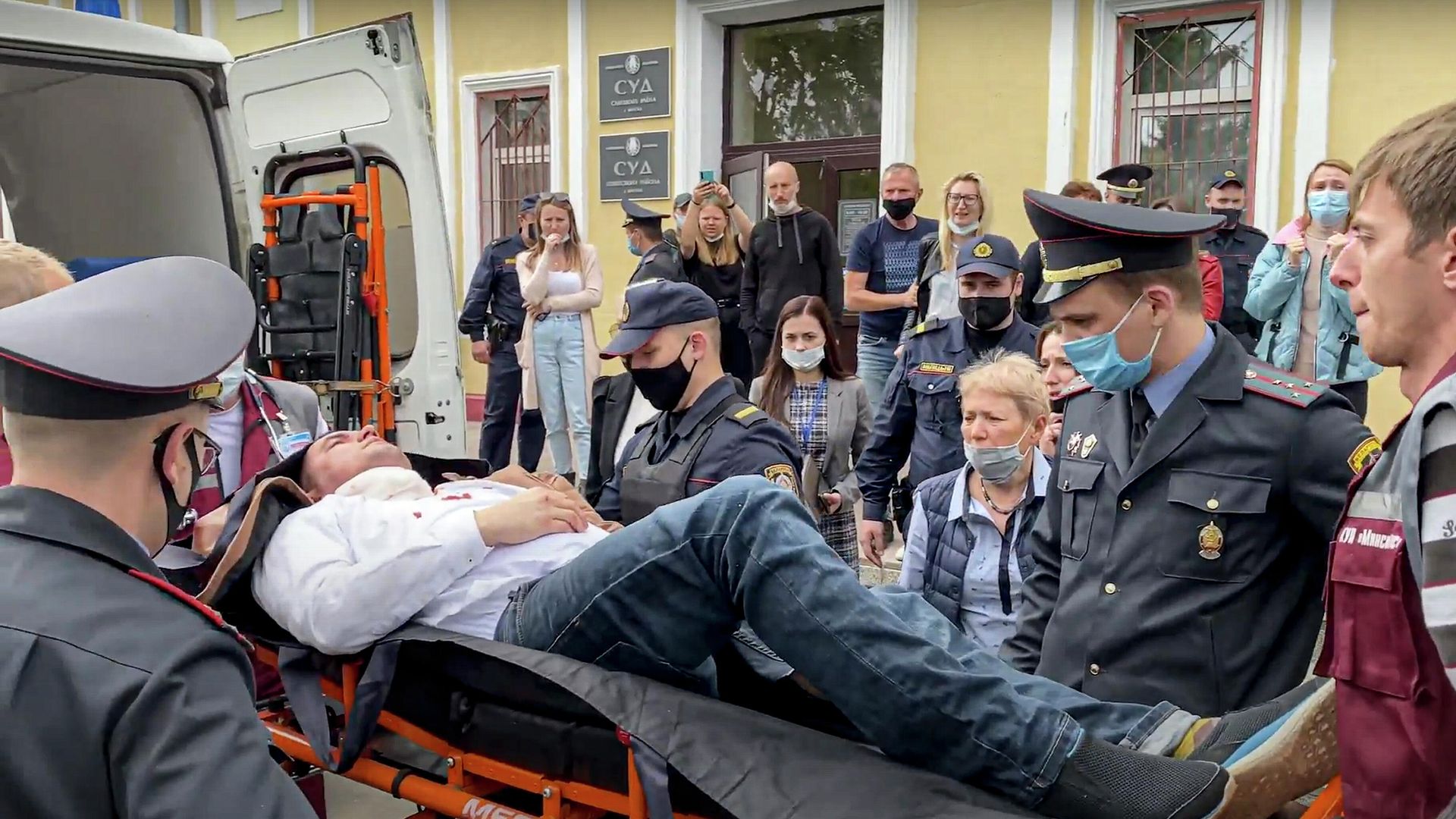 Участник оппозиционных протестов в Минске Степан Латыпов, обвиняемый в мошенничестве и организации действий по нарушению порядка, в зале столичного суда попытался покончить с собой Участник оппозиционных протестов в Минске Степан Латыпов, обвиняемый в мошенничестве и организации действий по нарушению порядка, в зале столичного суда попытался покончить с собой - РИА Новости, 1920, 01.06.2021