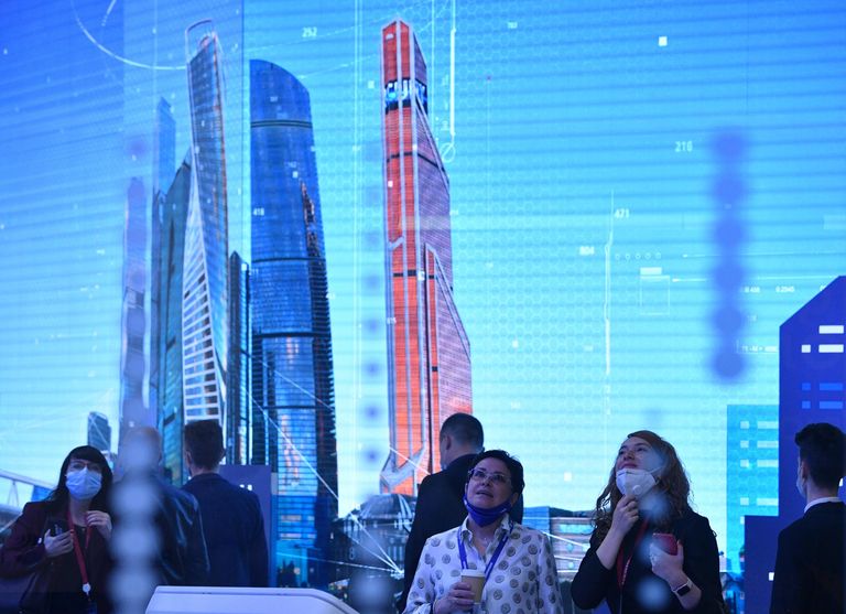 Участники Петербургского международного экономического форума - 2021 в конгрессно-выставочном центре Экспофорум Участники Петербургского международного экономического форума - 2021 в конгрессно-выставочном центре Экспофорум
