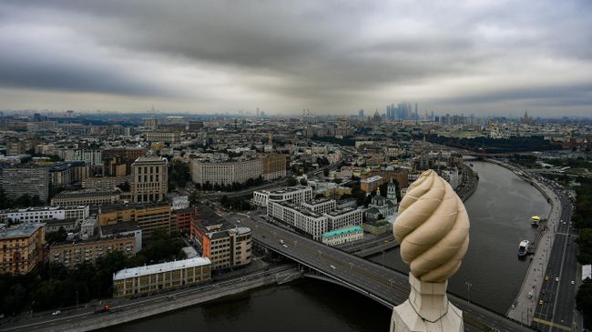 Большой Устьинский мост и остров Балчуг в Москве 