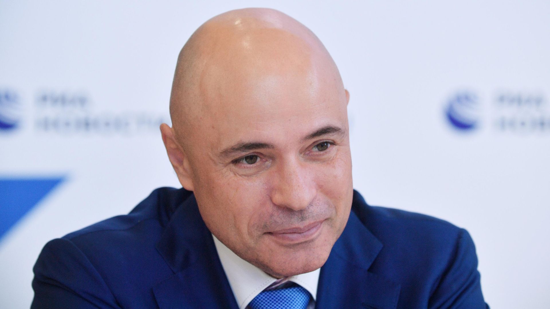 Глава администрации Липецкой области Игорь Артамонов у стенда МИА Россия сегодня на Петербургском международном экономическом форуме - 2021 - РИА Новости, 1920, 02.08.2021