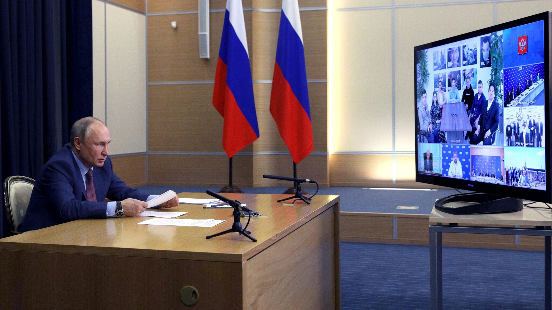 Президент РФ Владимир Путин проводит в режиме видеоконференции встречу с руководством Единой России Президент РФ Владимир Путин проводит в режиме видеоконференции встречу с руководством Единой России - РИА Новости, 1920, 02.06.2021