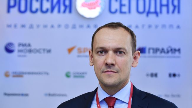 Руководитель Федеральной службы государственной регистрации, кадастра и картографии (Росреестра) Олег Скуфинский у стенда МИА Россия сегодня на ПМЭФ-2021