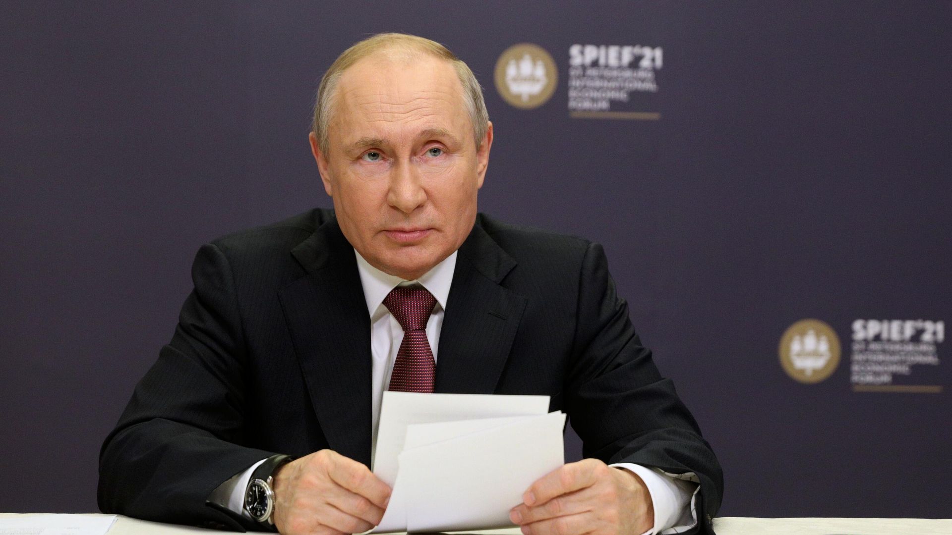 Президент РФ Владимир Путин принимает участие в режиме видеоконференции в церемонии подписания на ПМЭФ Президент РФ Владимир Путин принимает участие в режиме видеоконференции в церемонии подписания на ПМЭФ - РИА Новости, 1920, 04.06.2021