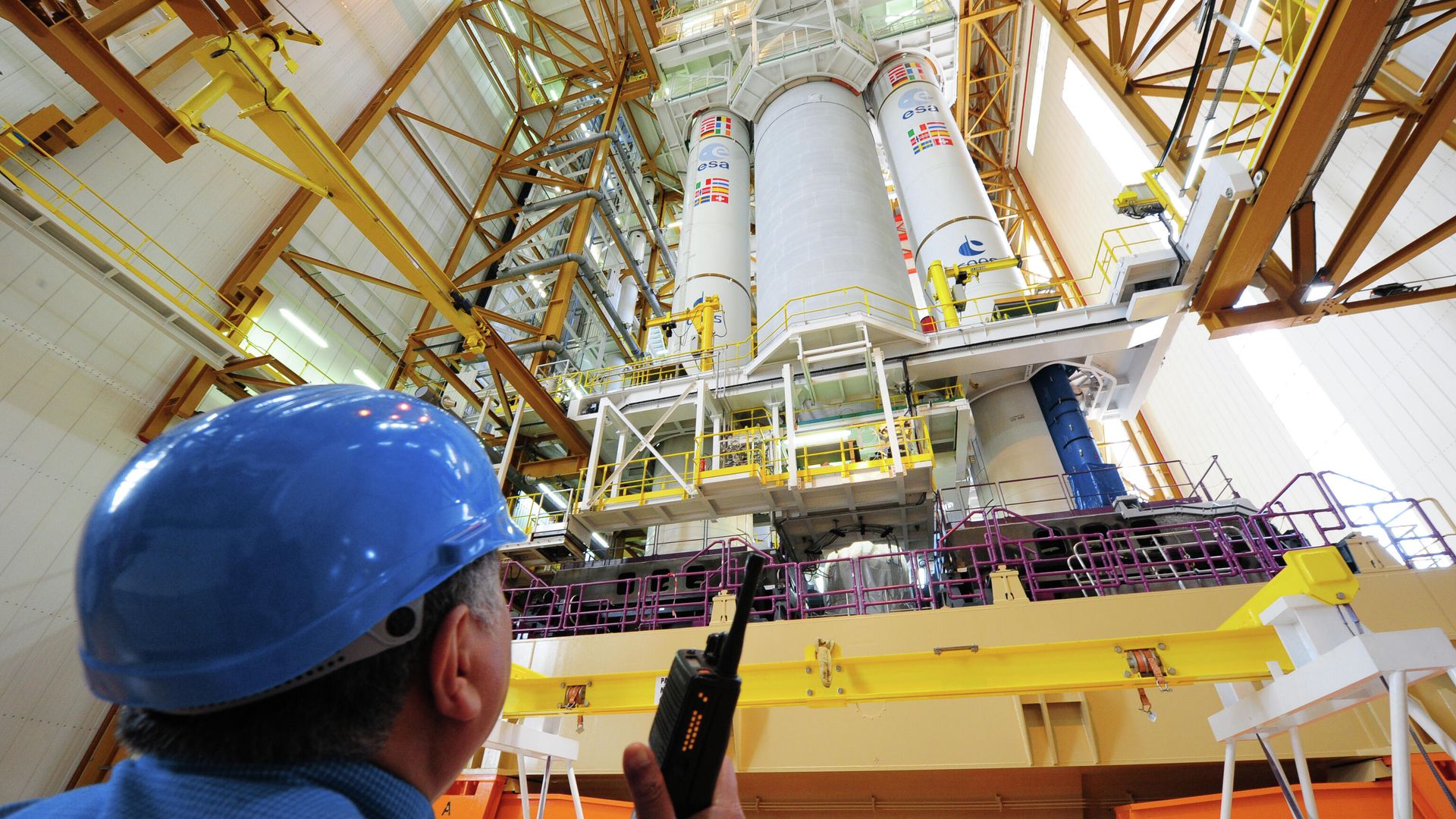 Комплекс окончательной сборки ракеты Ариана - 5 Комплекс окончательной сборки ракеты Ариана - 5 - РИА Новости, 1920, 18.06.2021