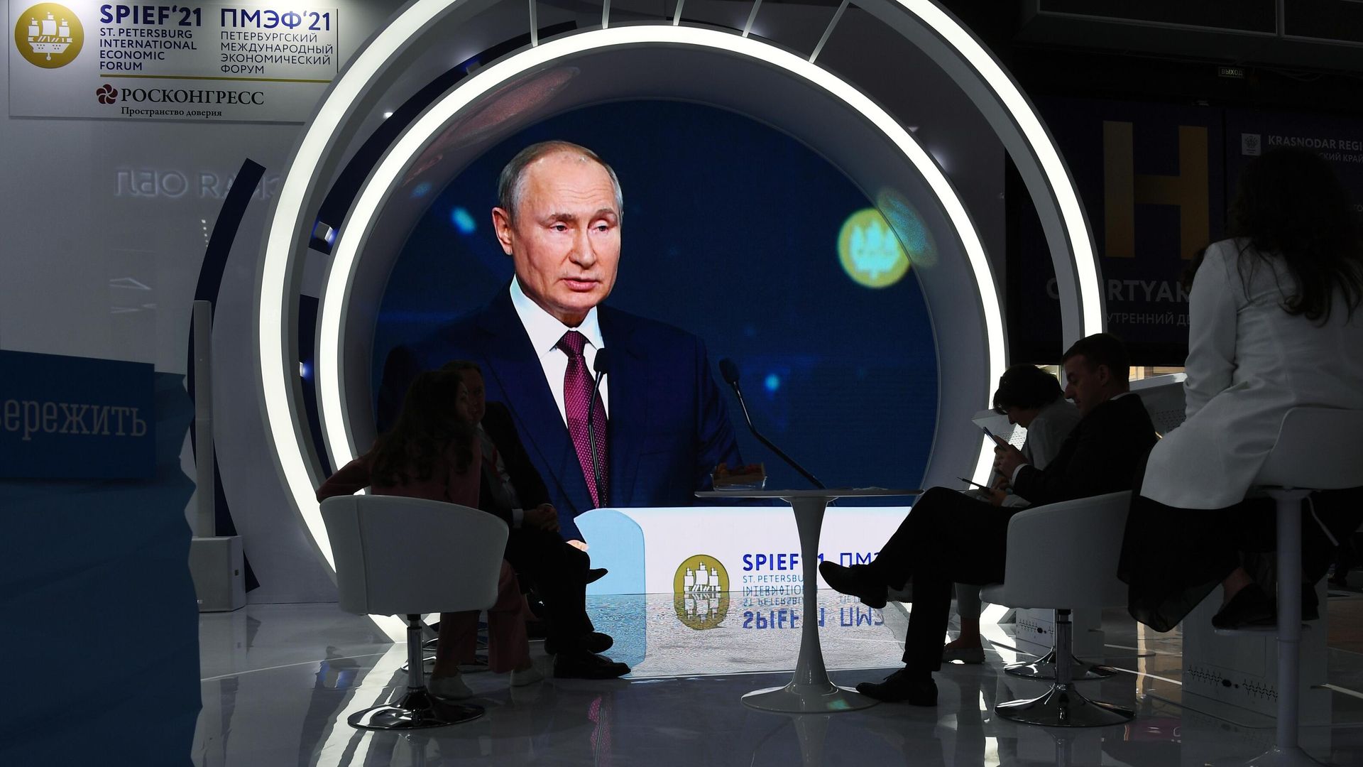 Трансляция выступления президента РФ Владимира Путина на пленарной сессии Петербургского международного экономического форума - 2021 Трансляция выступления президента РФ Владимира Путина на пленарной сессии Петербургского международного экономического форума - 2021 - РИА Новости, 1920, 04.06.2021