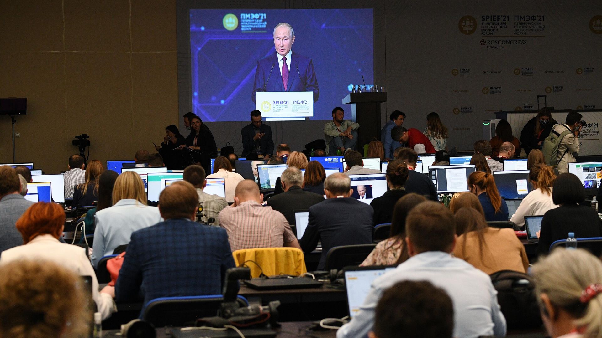 Трансляция выступления президента РФ Владимира Путина на пленарной сессии Петербургского международного экономического форума - 2021 Трансляция выступления президента РФ Владимира Путина на пленарной сессии Петербургского международного экономического форума - 2021 - РИА Новости, 1920, 04.06.2021
