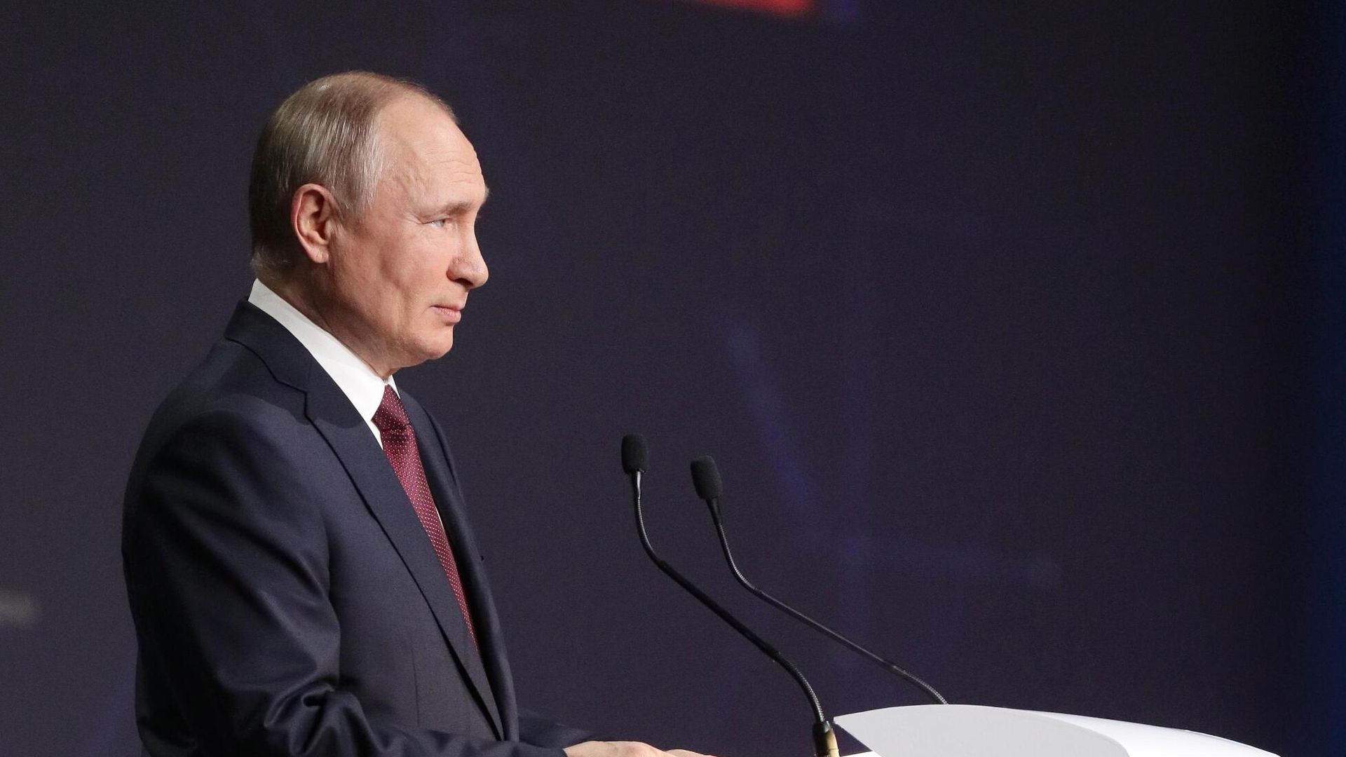 Президент РФ Владимир Путин на пленарном заседании в рамках Петербургского международного экономического форума - 2021 Президент РФ Владимир Путин на пленарном заседании в рамках Петербургского международного экономического форума - 2021 - РИА Новости, 1920, 04.06.2021