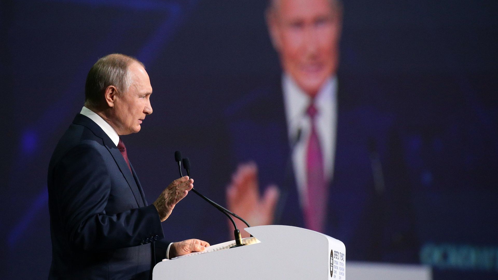 Президент РФ Владимир Путин выступает на пленарном заседании в рамках Петербургского международного экономического форума - 2021 Президент РФ Владимир Путин выступает на пленарном заседании в рамках Петербургского международного экономического форума - 2021 - РИА Новости, 1920, 04.06.2021