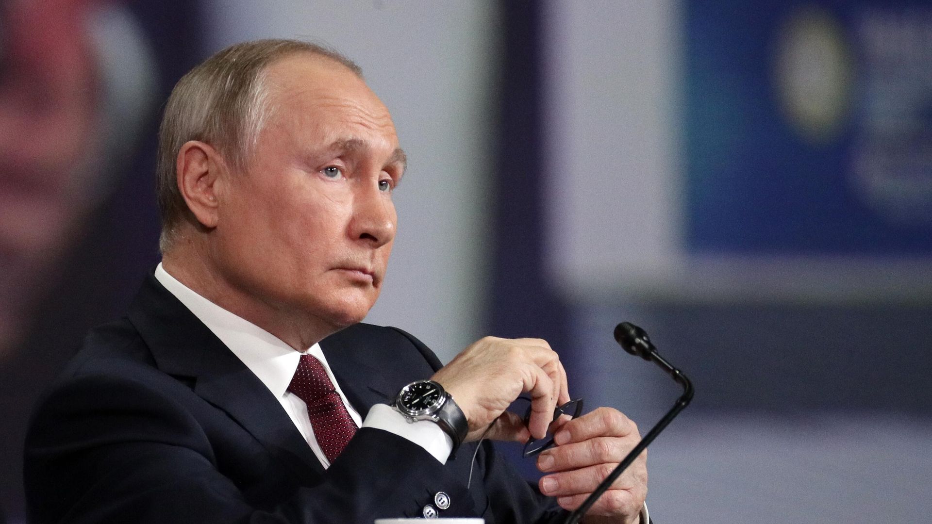 Президент РФ Владимир Путин на пленарном заседании в рамках Петербургского международного экономического форума - 2021 Президент РФ Владимир Путин на пленарном заседании в рамках Петербургского международного экономического форума - 2021 - РИА Новости, 1920, 05.06.2021