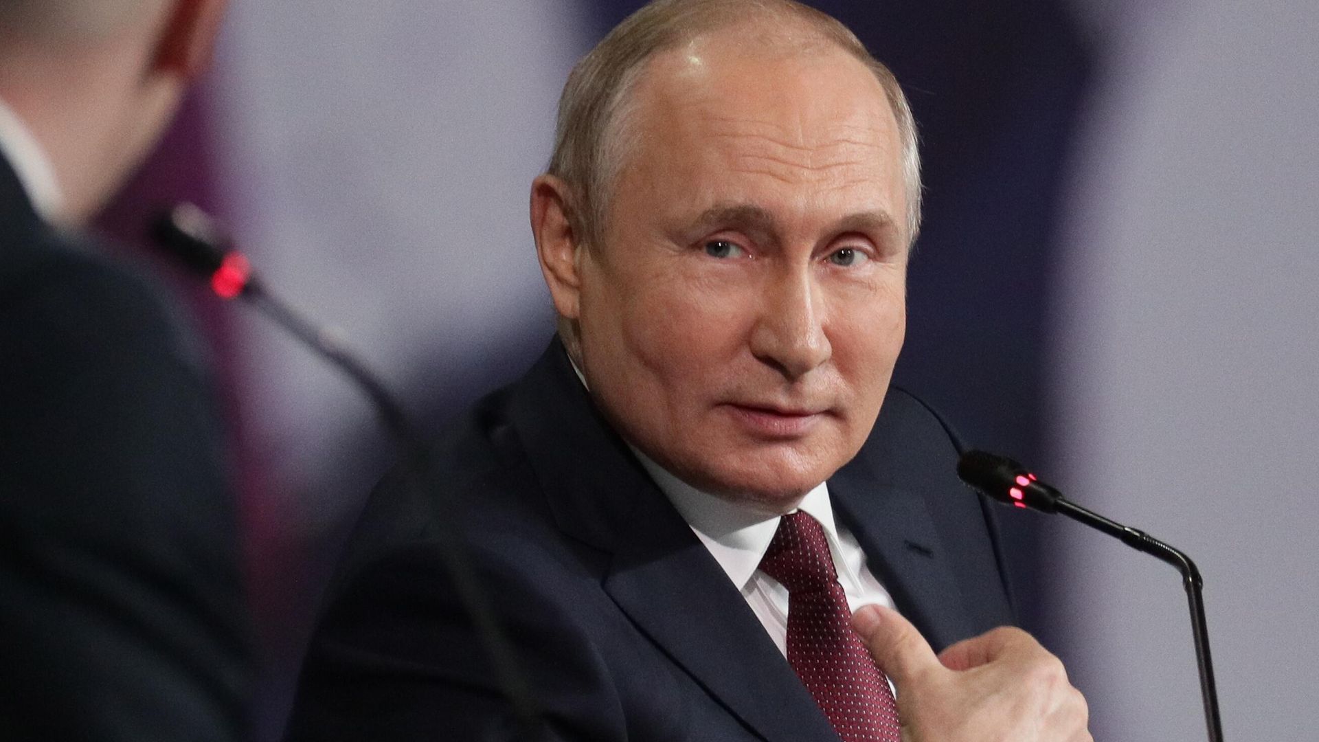 Президент РФ Владимир Путин на пленарном заседании в рамках Петербургского международного экономического форума - 2021 Президент РФ Владимир Путин на пленарном заседании в рамках Петербургского международного экономического форума - 2021 - РИА Новости, 1920, 13.06.2021