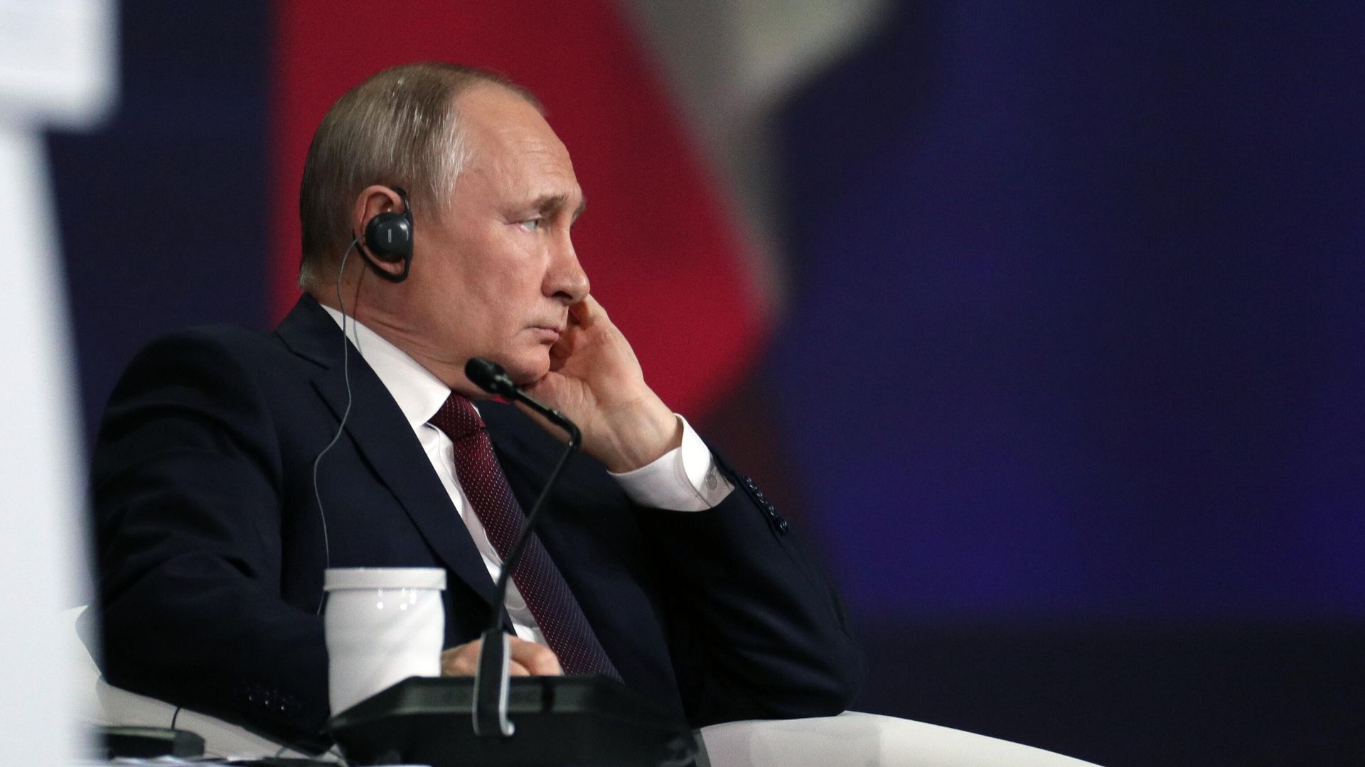 Президент РФ Владимир Путин на пленарном заседании в рамках Петербургского международного экономического форума - 2021 Президент РФ Владимир Путин на пленарном заседании в рамках Петербургского международного экономического форума - 2021 - РИА Новости, 1920, 13.06.2021