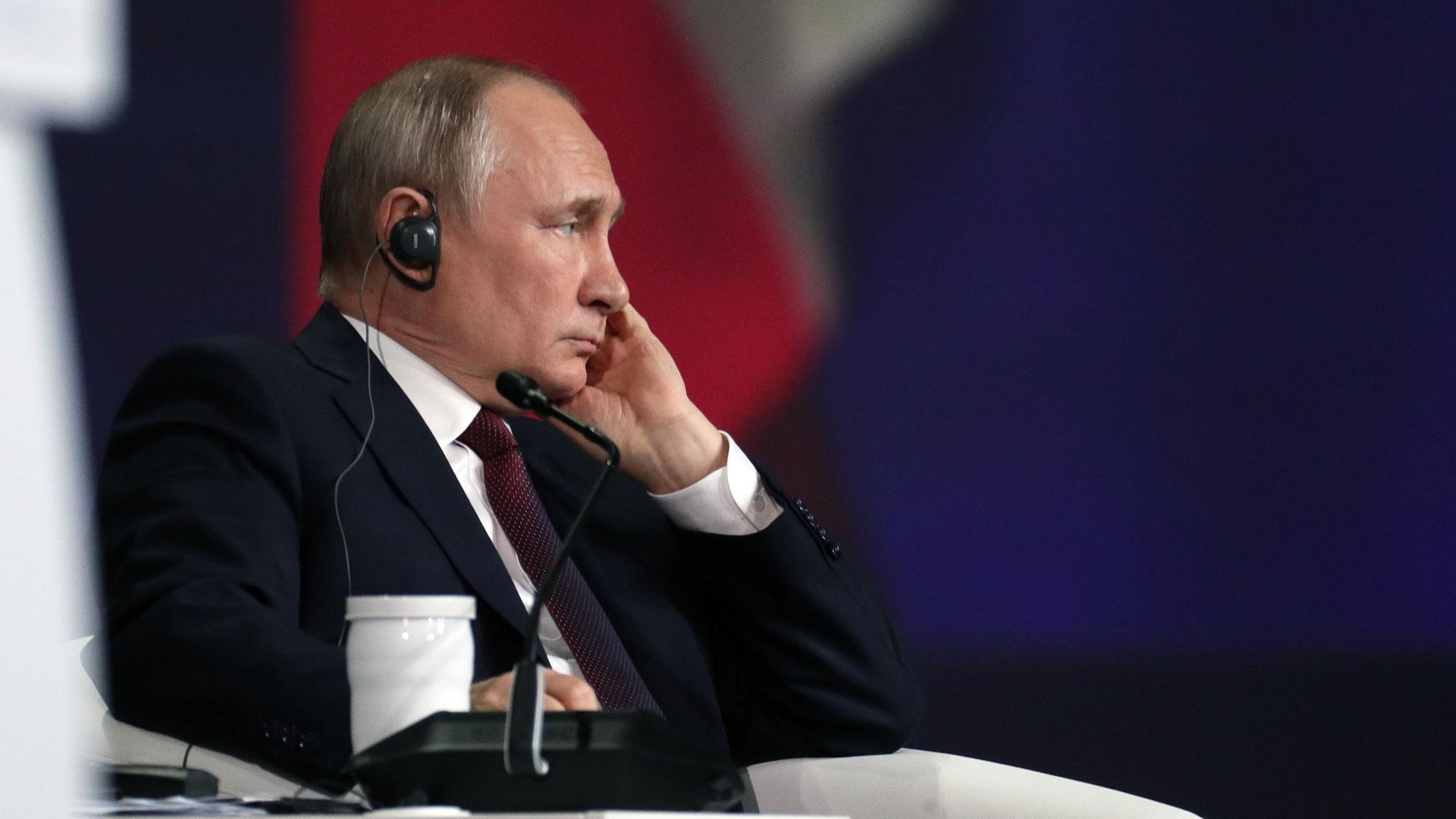 Президент России Владимир Путин на пленарном заседании в рамках Петербургского международного экономического форума — 2021 Президент России Владимир Путин на пленарном заседании в рамках Петербургского международного экономического форума — 2021 - РИА Новости, 1920, 17.06.2022