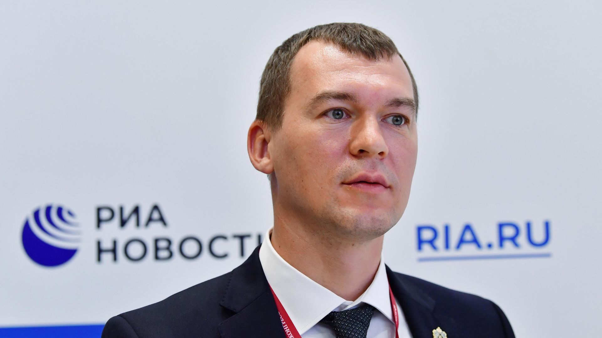 Временно исполняющий обязанности губернатора Хабаровского края Михаил Дегтярев у стенда МИА Россия сегодня на Петербургском международном экономическом форуме - 2021 Временно исполняющий обязанности губернатора Хабаровского края Михаил Дегтярев у стенда МИА Россия сегодня на Петербургском международном экономическом форуме - 2021 - РИА Новости, 1920, 04.06.2021