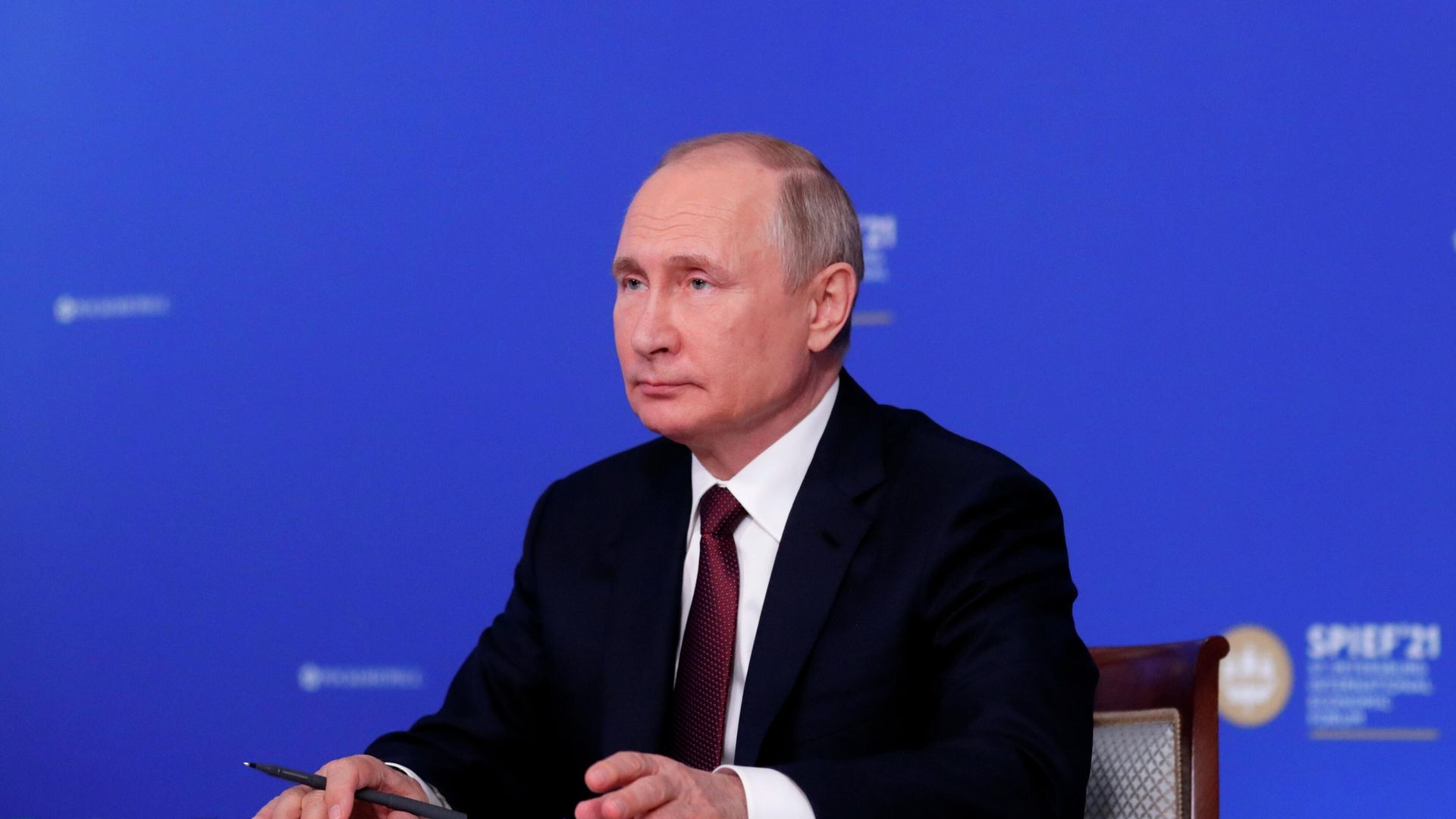 Владимир Путин во время встречи в режиме видеоконференции с руководителями крупнейших иностранных компаний в рамках Петербургского международного экономического форума - 2021 Владимир Путин во время встречи в режиме видеоконференции с руководителями крупнейших иностранных компаний в рамках Петербургского международного экономического форума - 2021 - РИА Новости, 1920, 04.06.2021