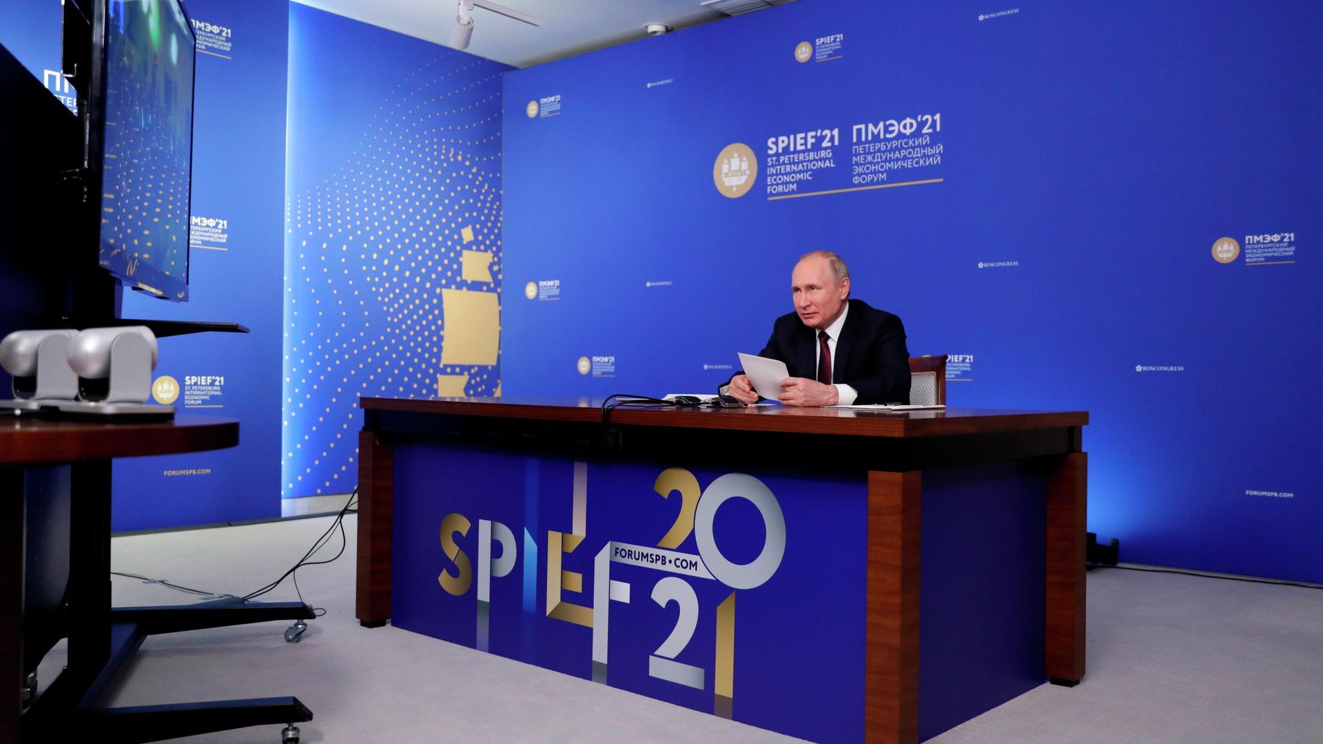  Владимир Путин во время встречи в режиме видеоконференции с руководителями крупнейших иностранных компаний в рамках Петербургского международного экономического форума - 2021 - РИА Новости, 1920, 05.06.2021