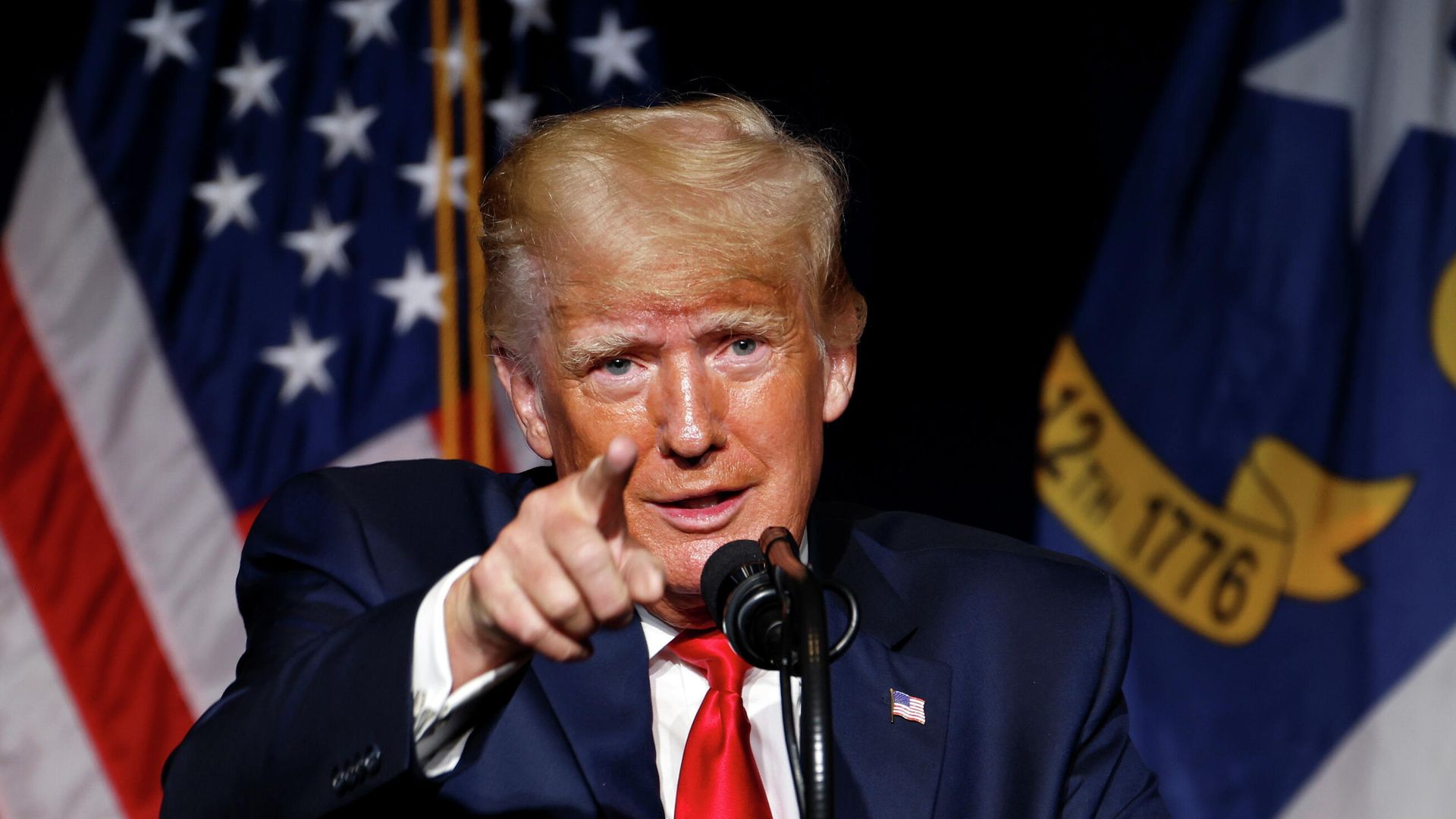 Дональд Трамп выступает на съезде республиканцев Северной Каролины Дональд Трамп выступает на съезде республиканцев Северной Каролины - РИА Новости, 1920, 06.06.2021