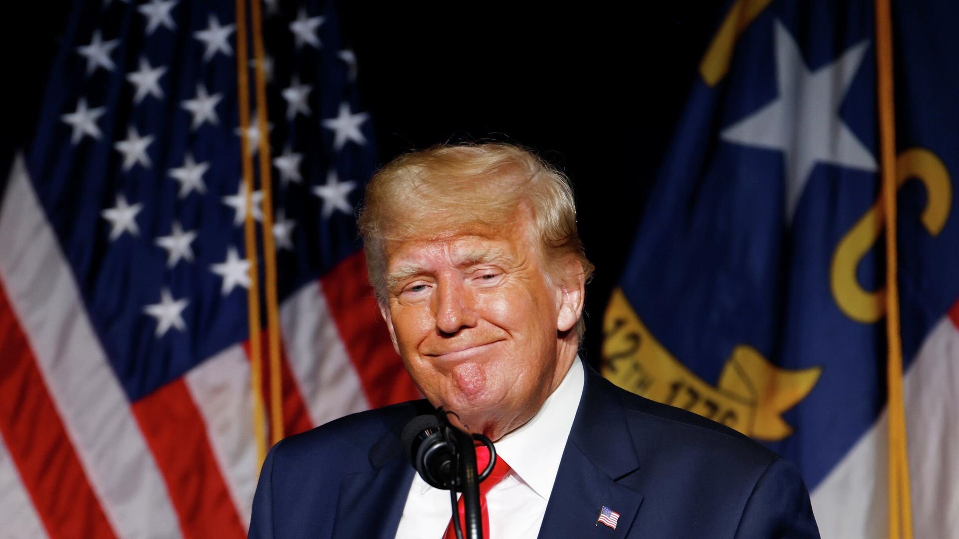 Дональд Трамп выступает на съезде республиканцев Северной Каролины Дональд Трамп выступает на съезде республиканцев Северной Каролины - РИА Новости, 1920, 06.06.2021