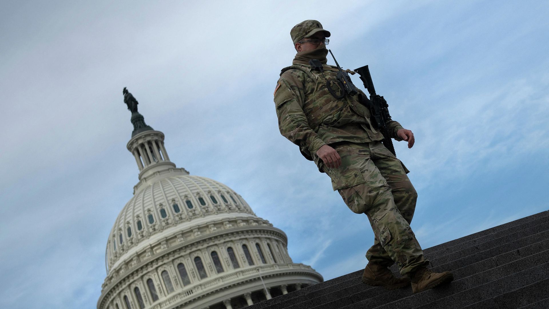 Солдат Национальной гвардии США возле здания Капитолия Солдат Национальной гвардии США возле здания Капитолия - РИА Новости, 1920, 06.06.2021