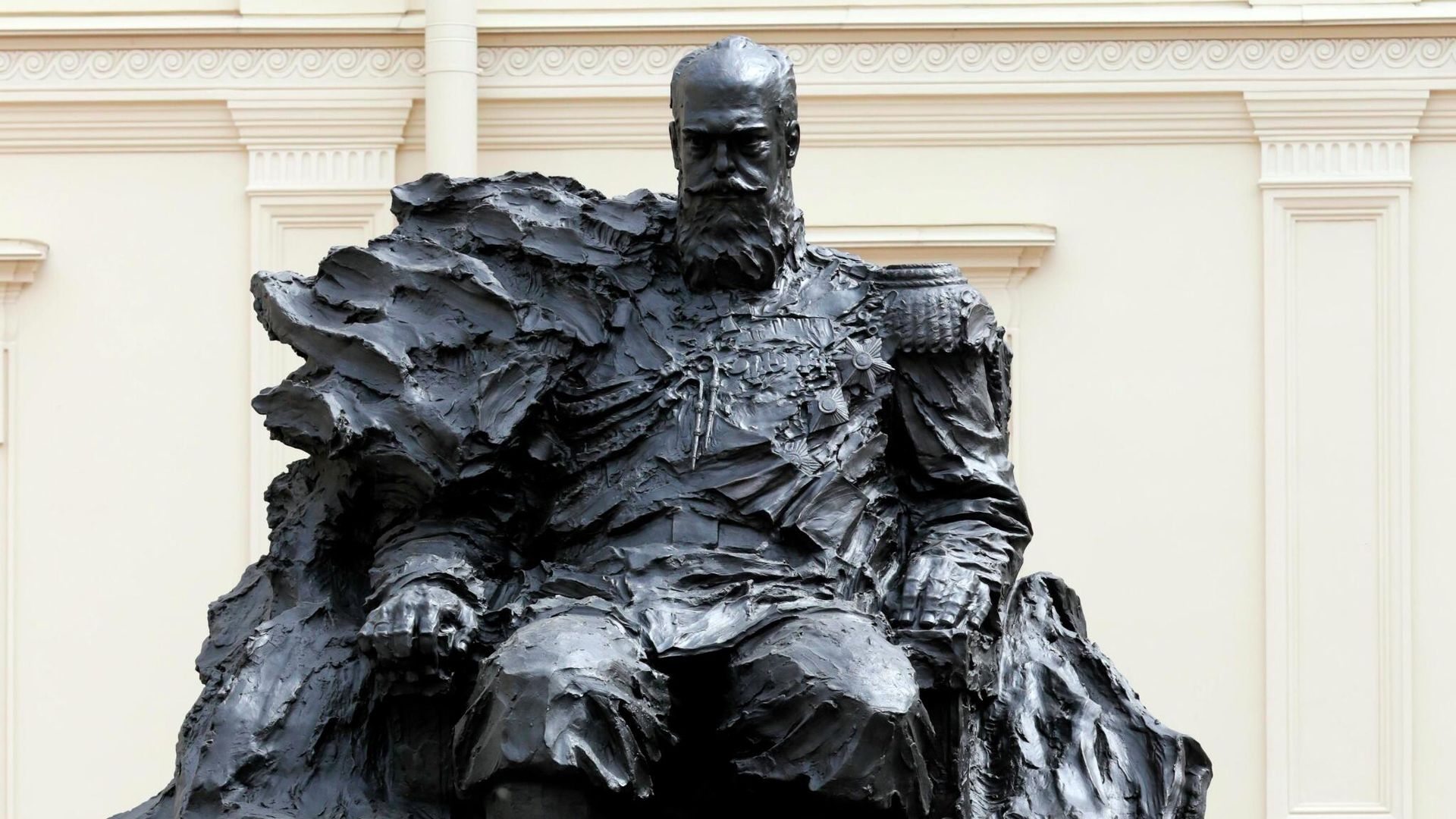 Памятник императору Александру III в Гатчине Памятник императору Александру III в Гатчине - РИА Новости, 1920, 06.06.2021