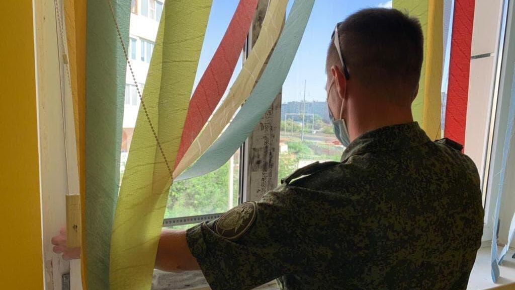 В Астрахани 5-летний ребенок выпал из окна центра раннего развития личности В Астрахани 5-летний ребенок выпал из окна центра раннего развития личности - РИА Новости, 1920, 07.06.2021
