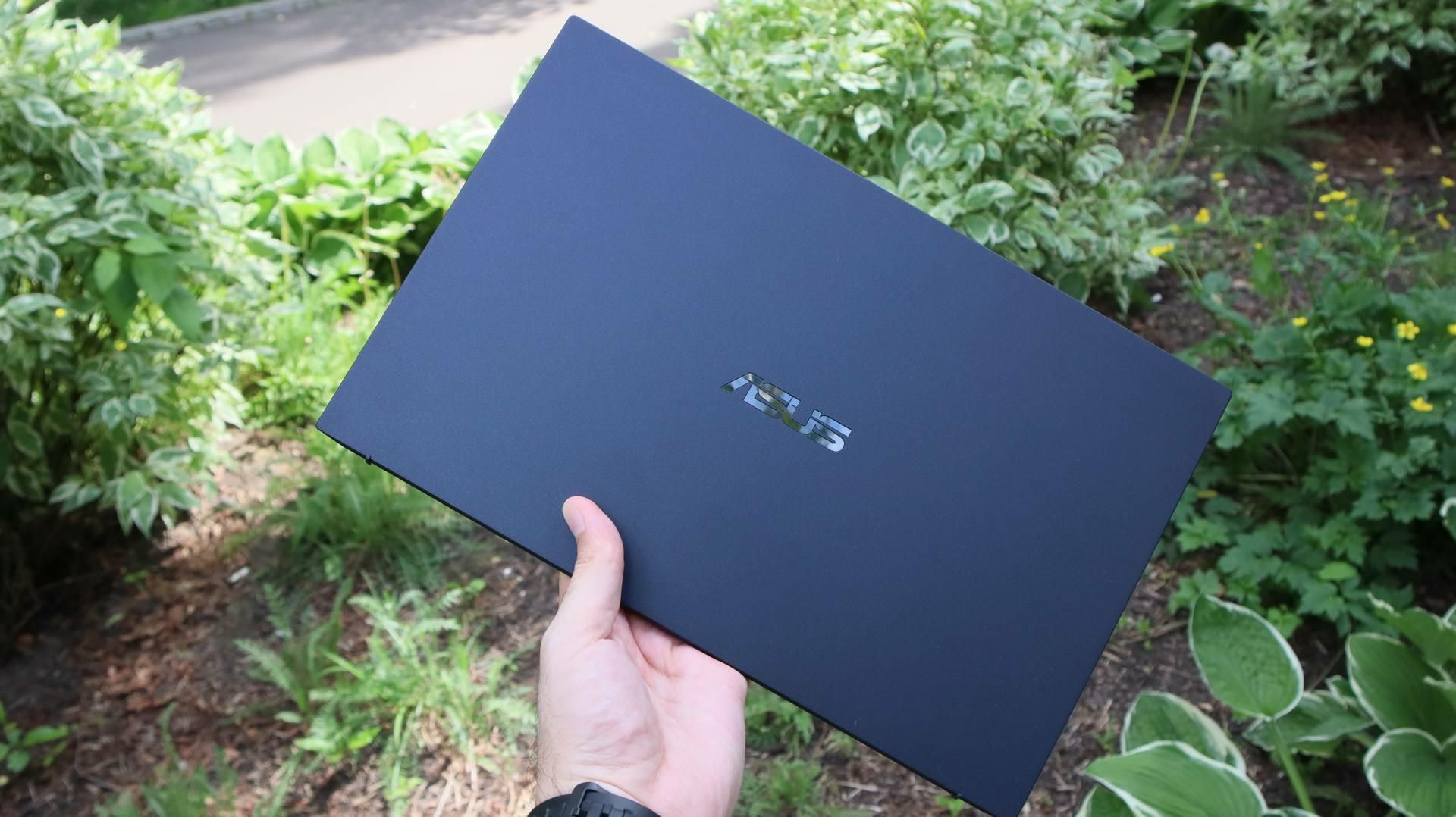 ASUS ExpertBook B9 очень легок — масса 14-дюймового ноутбука составляет 995 граммов ASUS ExpertBook B9 очень легок — масса 14-дюймового ноутбука составляет 995 граммов - РИА Новости, 1920, 08.06.2021