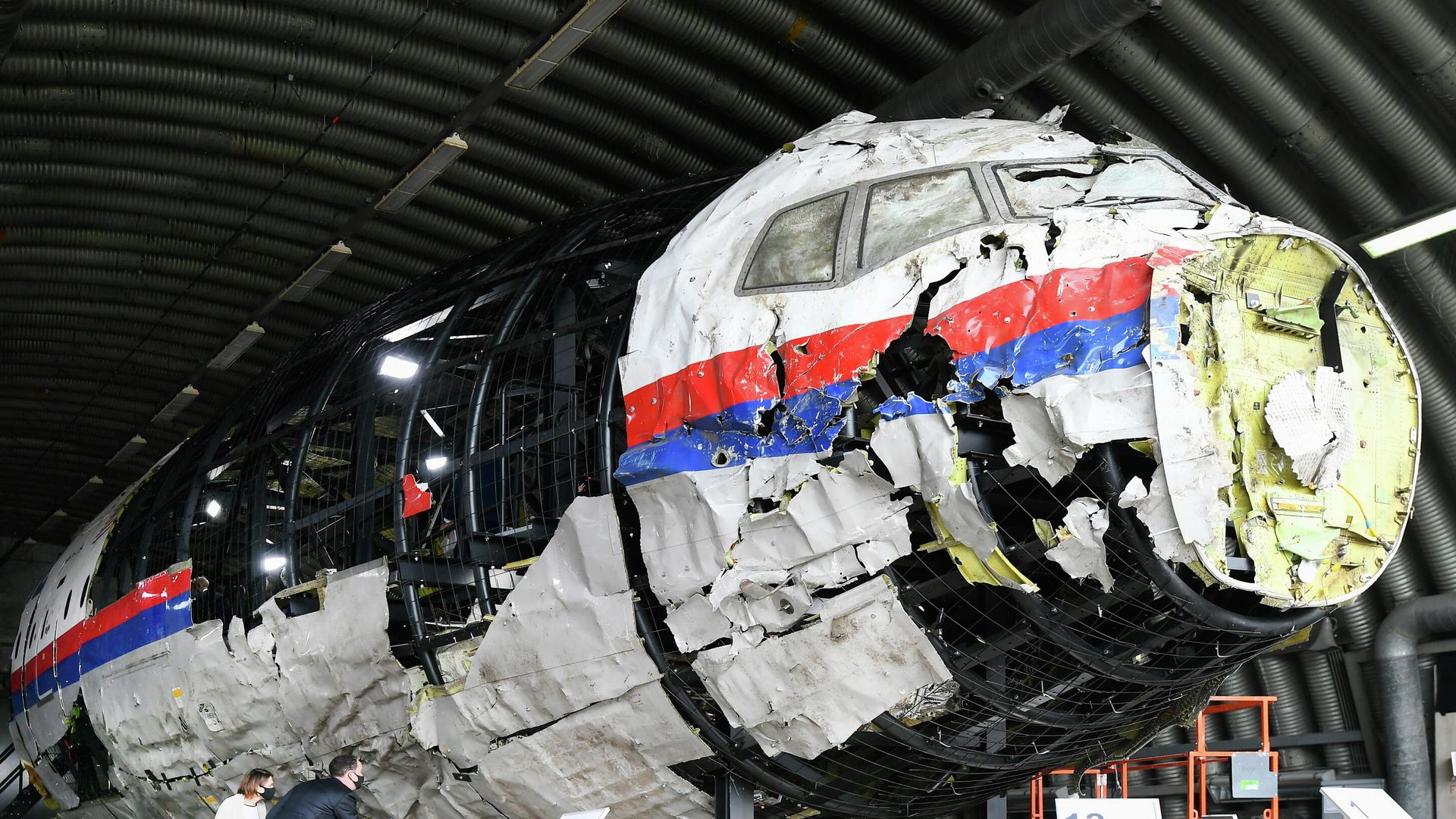 Реконструированные обломки рейса MH17 авиакомпании Malaysia Airlines на авиабазе Гильзе-Рейен, Нидерланды Реконструированные обломки рейса MH17 авиакомпании Malaysia Airlines на авиабазе Гильзе-Рейен, Нидерланды - РИА Новости, 1920, 05.07.2021