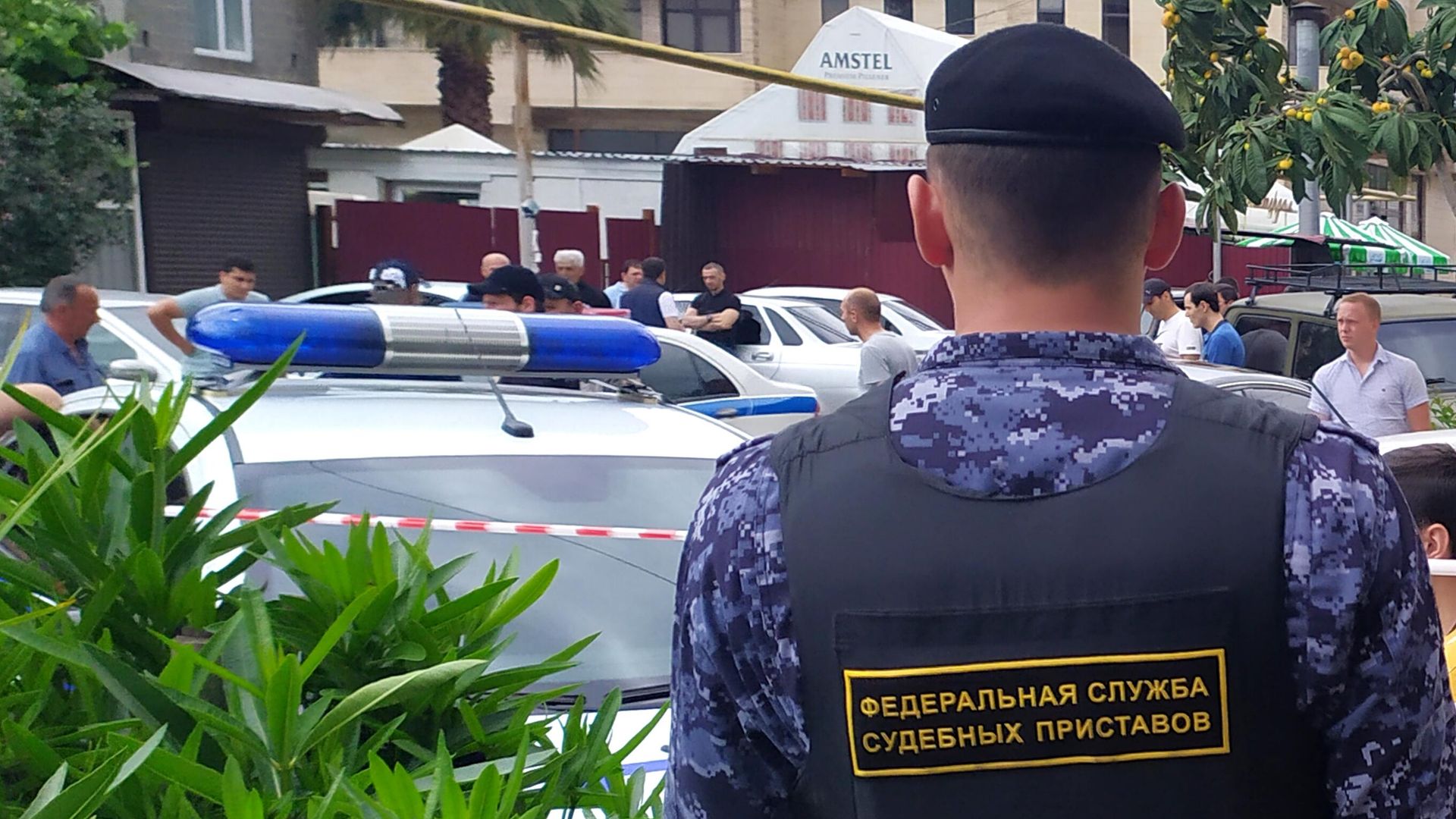 Сотрудник ФССП на месте убийства судебных приставов в Адлере Сотрудник ФССП на месте убийства судебных приставов в Адлере - РИА Новости, 1920, 09.06.2021