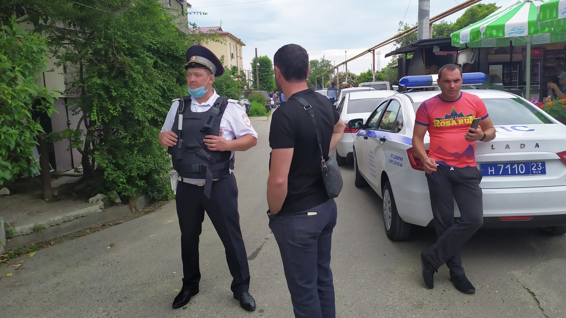 Сотрудники полиции на месте убийства судебных приставов в Адлере Сотрудники полиции на месте убийства судебных приставов в Адлере - РИА Новости, 1920, 09.06.2021