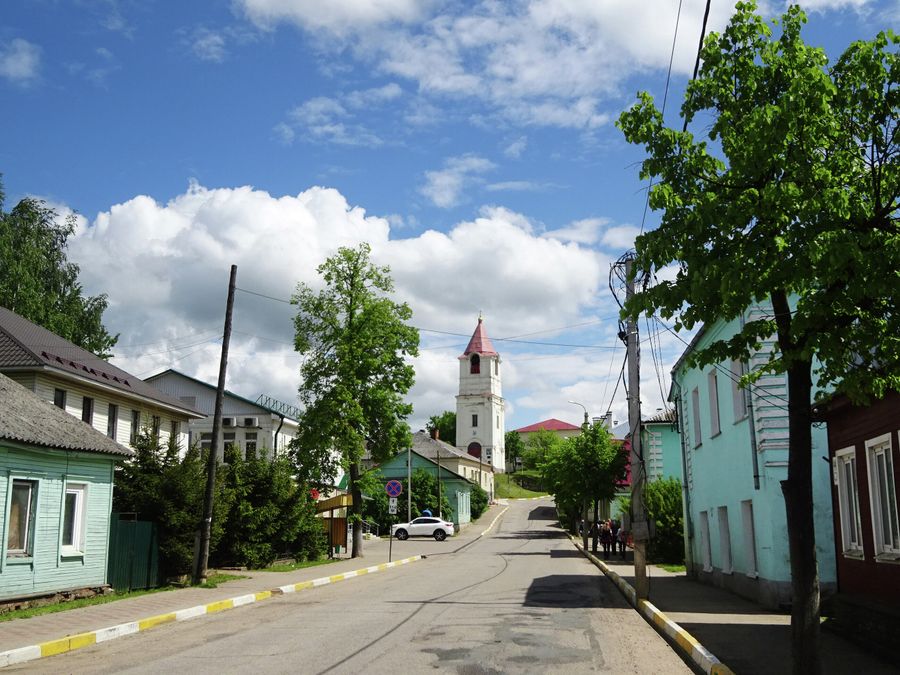Пролетарская улица, вид на колокольню Пролетарская улица, вид на колокольню