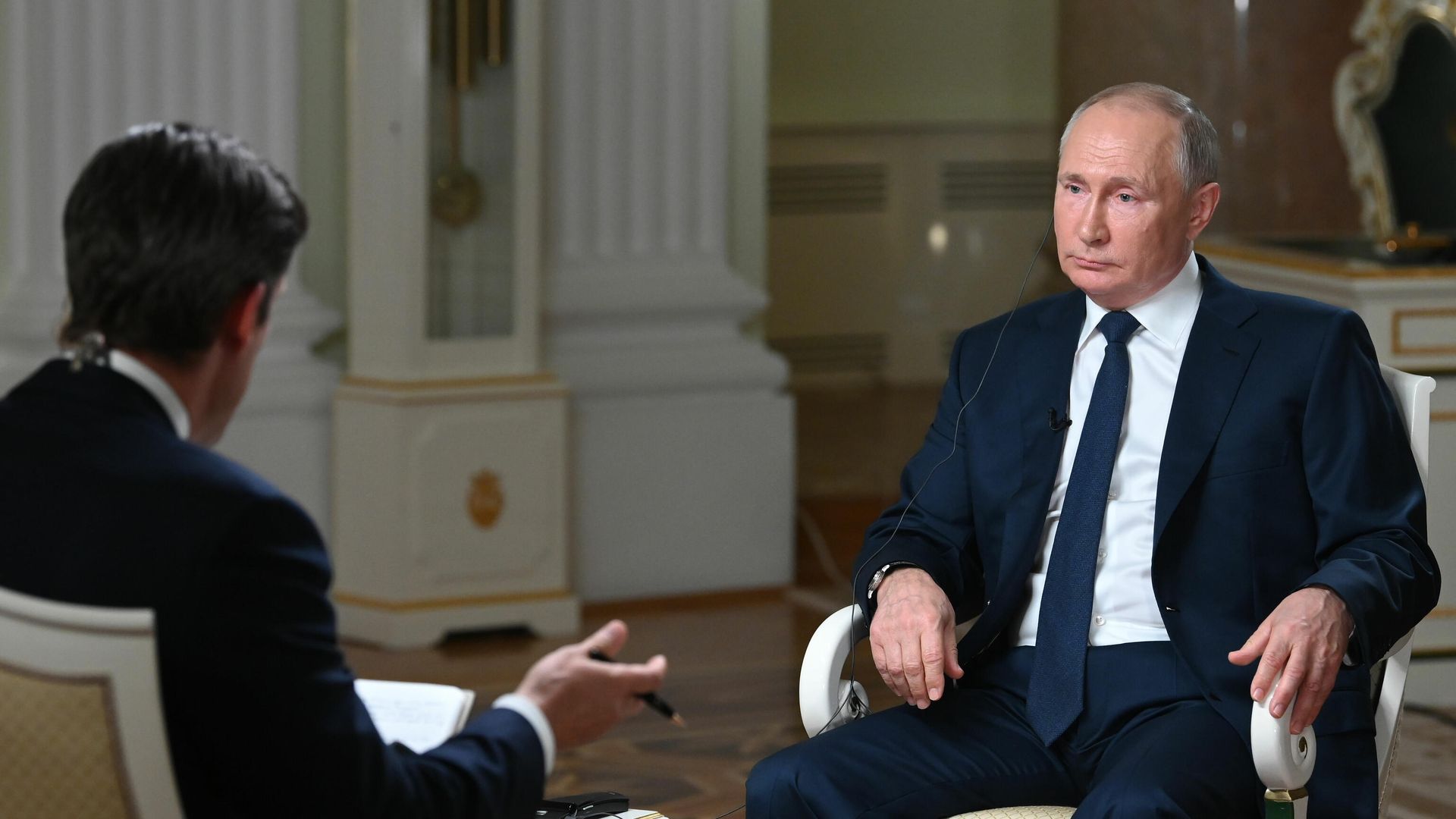 Президент РФ Владимир Путин отвечает на вопросы журналиста телекомпании NBC Кира Симмонса - РИА Новости, 1920, 15.06.2021
