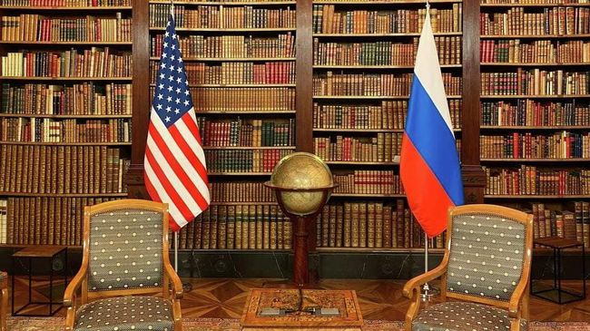 Флаги России и США