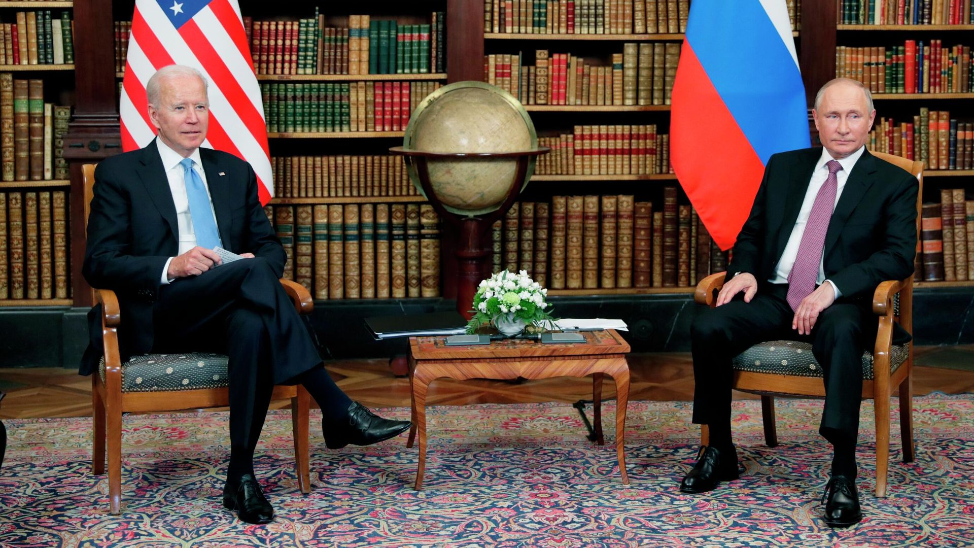 Президент РФ Владимир Путин и президент США Джо Байден во время встречи в Женеве на вилле Ла Гранж - РИА Новости, 1920, 14.01.2025